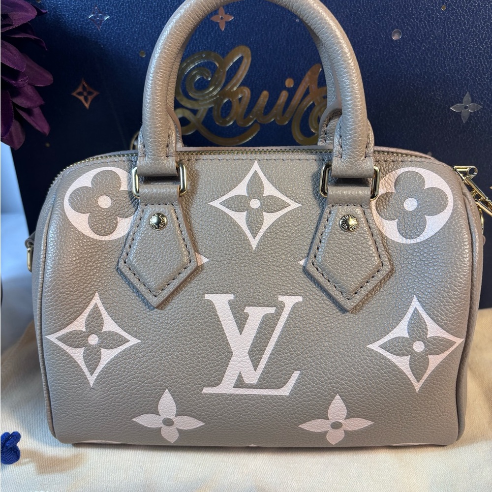 Beautiful Louis Vuitton Speedy Bandouliere 20 Dove Cream Sold - Picture 2 of 16